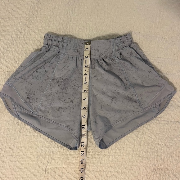 Lululemon - Hotty Hot Shorts - Size 4 - Gravel Dust Pastel Blue - Picture 5 of 5